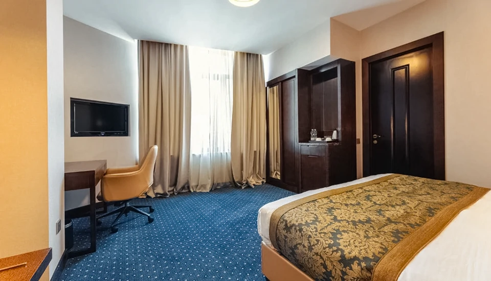 هتل کی ام ام تفلیس